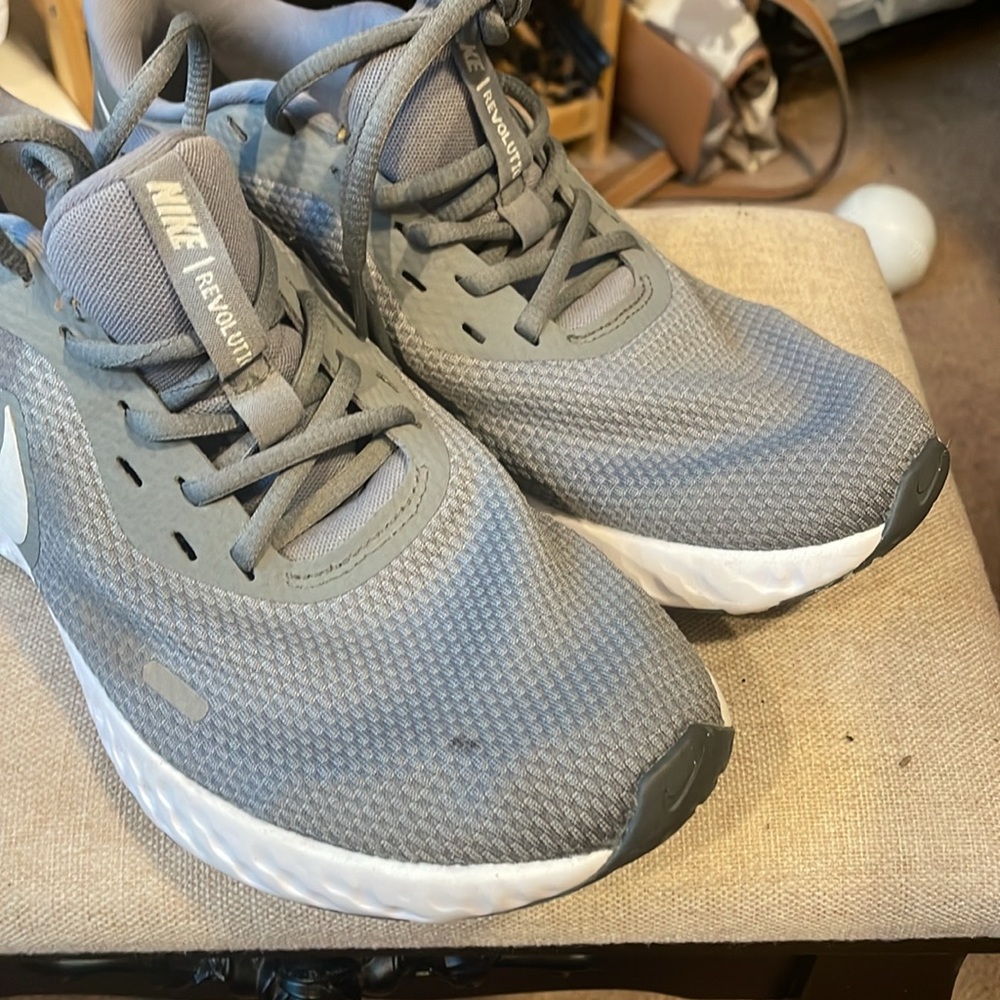 Gray Nike sneakers opened out of box (no box) but never worn size 7.5 - Picture 9 of 9